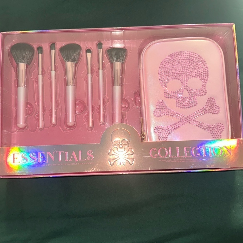 Essentials Collection Pink Skull Halloween Theme 8 Piece Makeup Brush Set w/ Bag